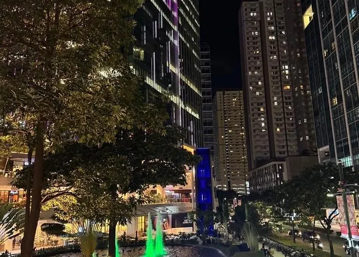 Modern & Stylish At One Uptown *