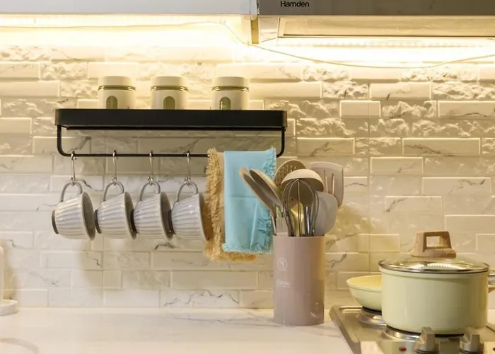 Modern & Stylish At One Uptown Apartment