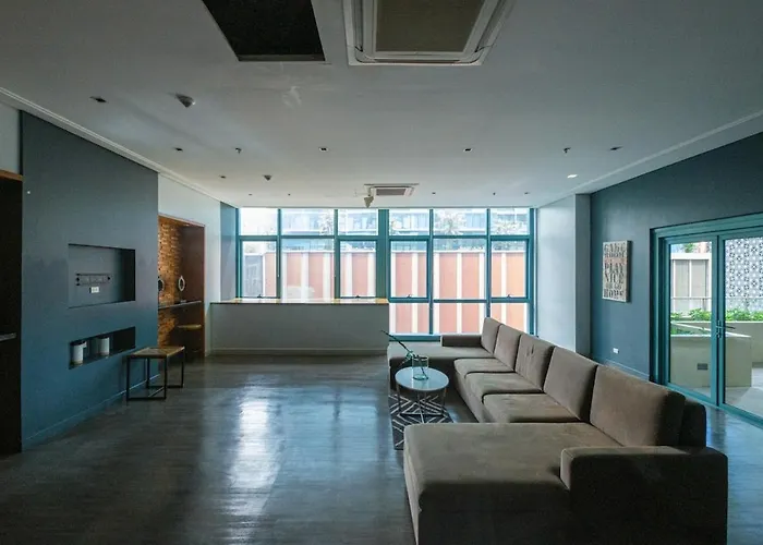 Modern & Stylish At One Uptown Apartment Manila