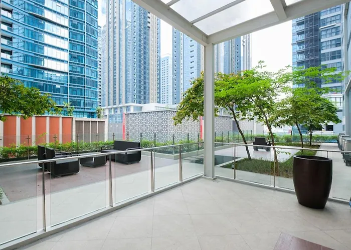 Apartment Modern & Stylish At One Uptown